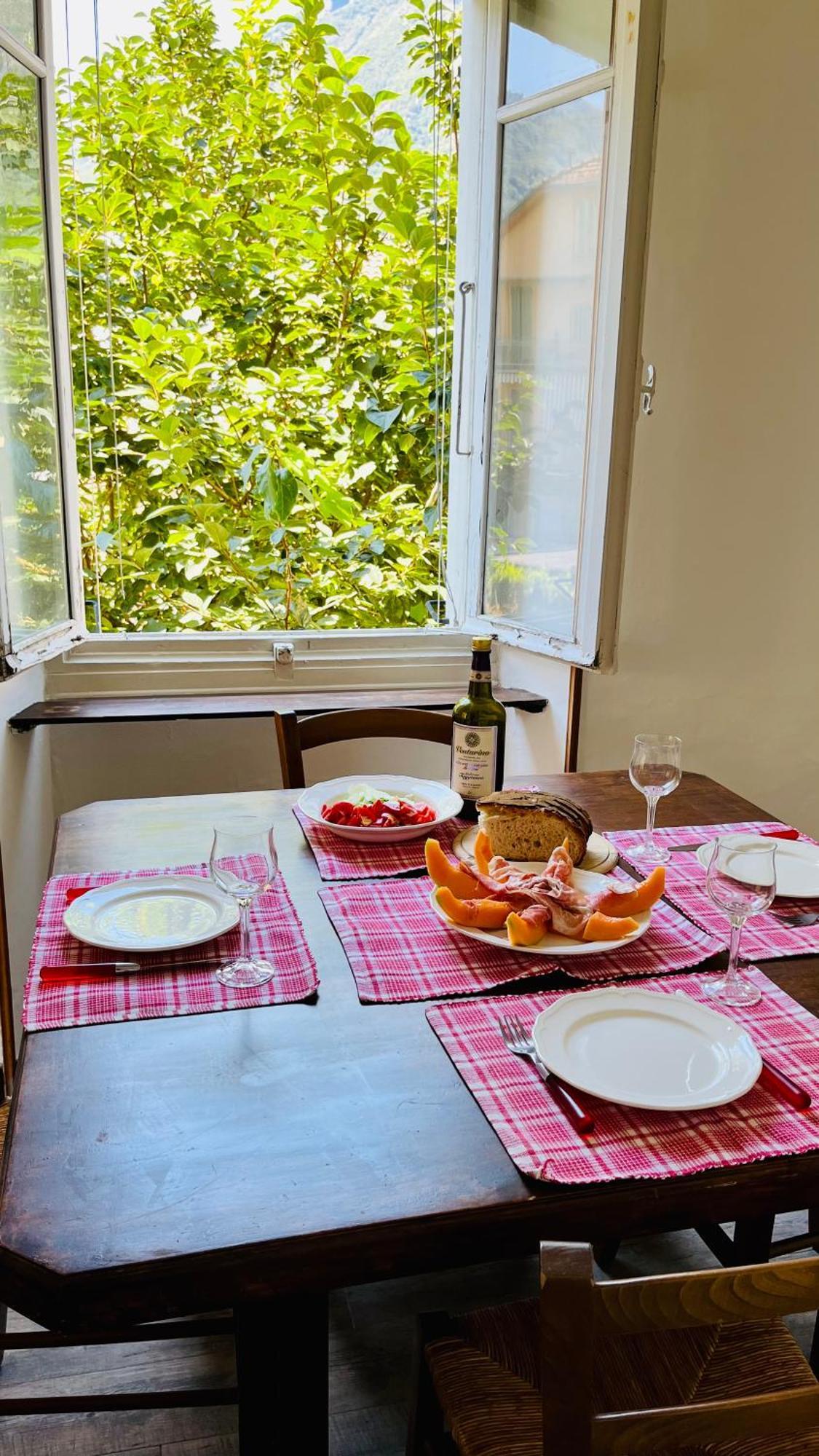 Antica Casa Storica Con Giardino Lägenhet Domodossola Exteriör bild