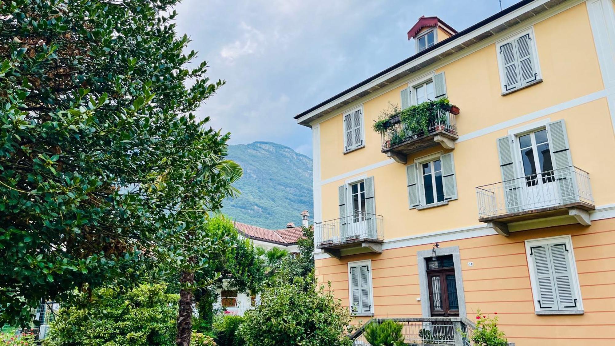 Antica Casa Storica Con Giardino Lägenhet Domodossola Exteriör bild